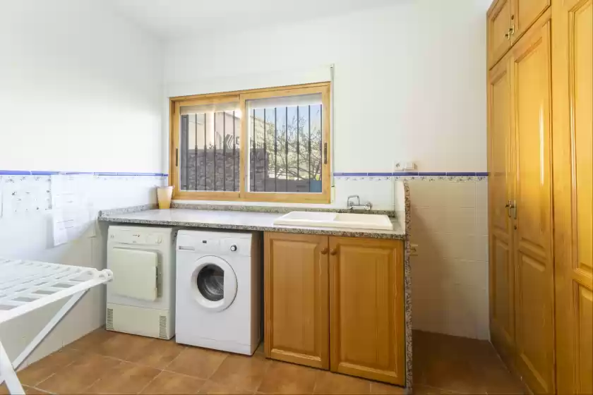 Holiday rentals in Carrebaix v, Orba