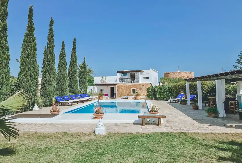 Holiday rentals in Can palau