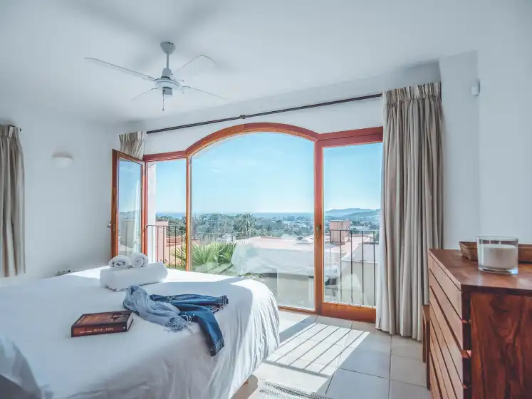 Holiday rentals in Can scarlett, Jesús