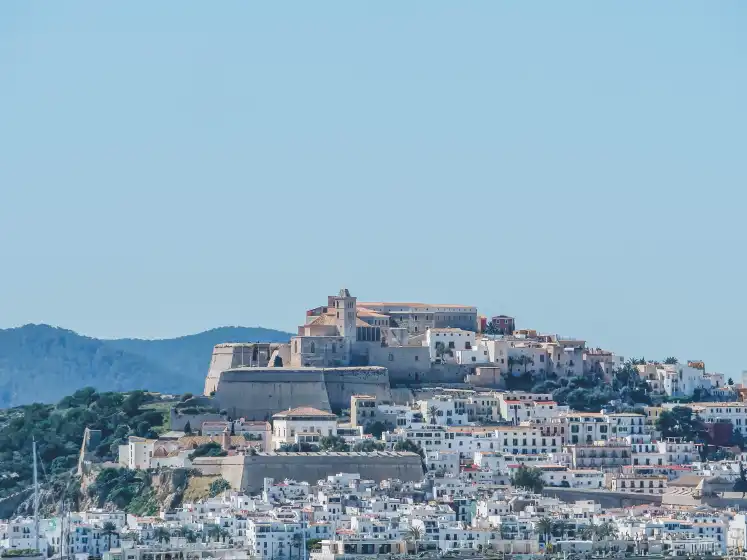 Holiday rentals in Can scarlett, Jesús