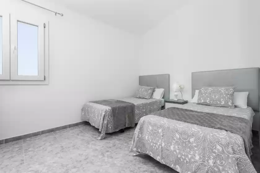 Holiday rentals in Can navarro, Cala Pi
