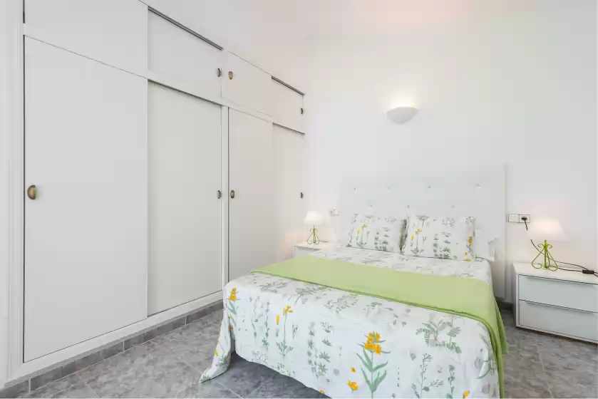 Holiday rentals in Can navarro, Cala Pi