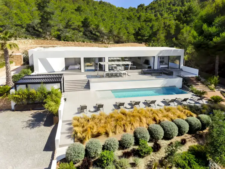 Holiday rentals in Villa lucy