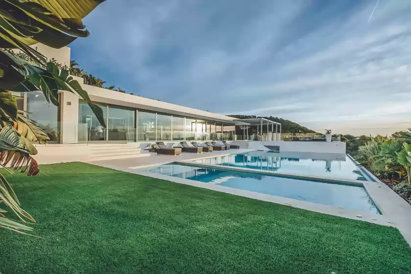 Holiday rentals in Villa lyla