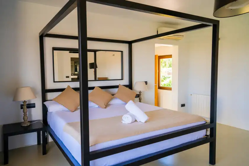 Holiday rentals in Villa rouge, Sant Antoni de Portmany