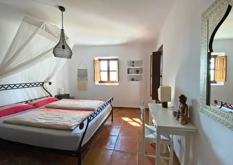 Holiday rentals in Villa silent, Sant Carles de Peralta