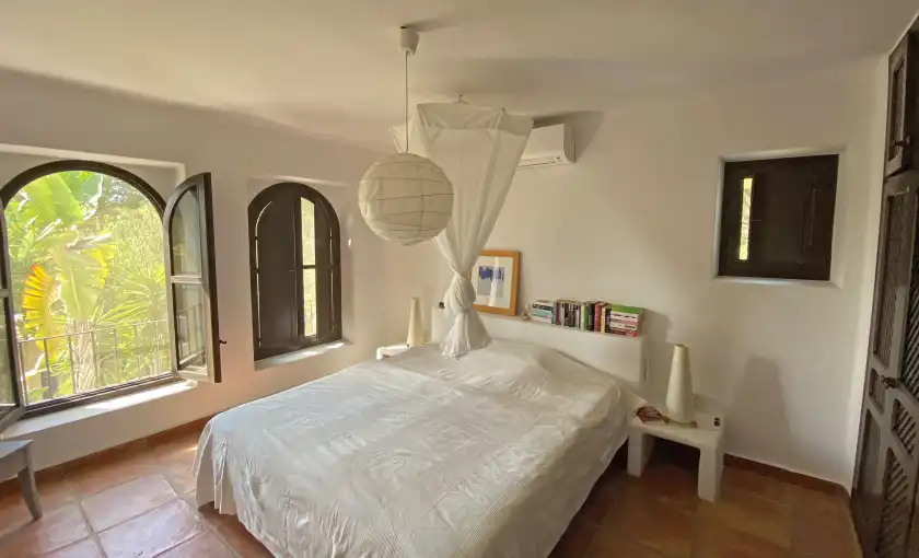Holiday rentals in Villa silent, Sant Carles de Peralta