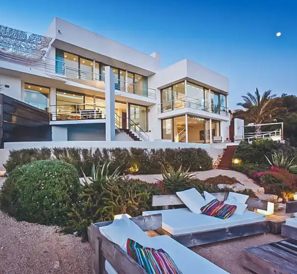 Holiday rentals in Villa vava, es Cubells