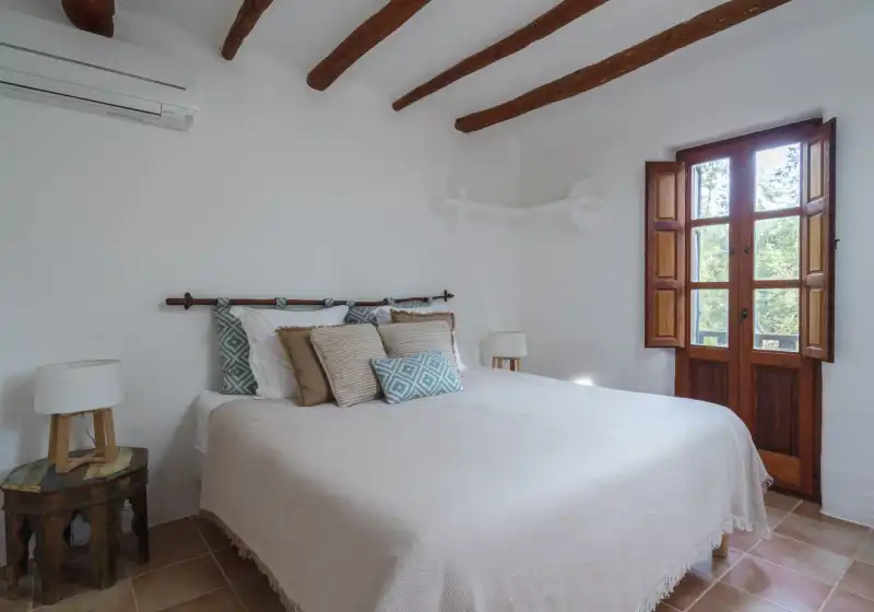 Holiday rentals in Can lorenzini due, Sant Llorenç de Balàfia