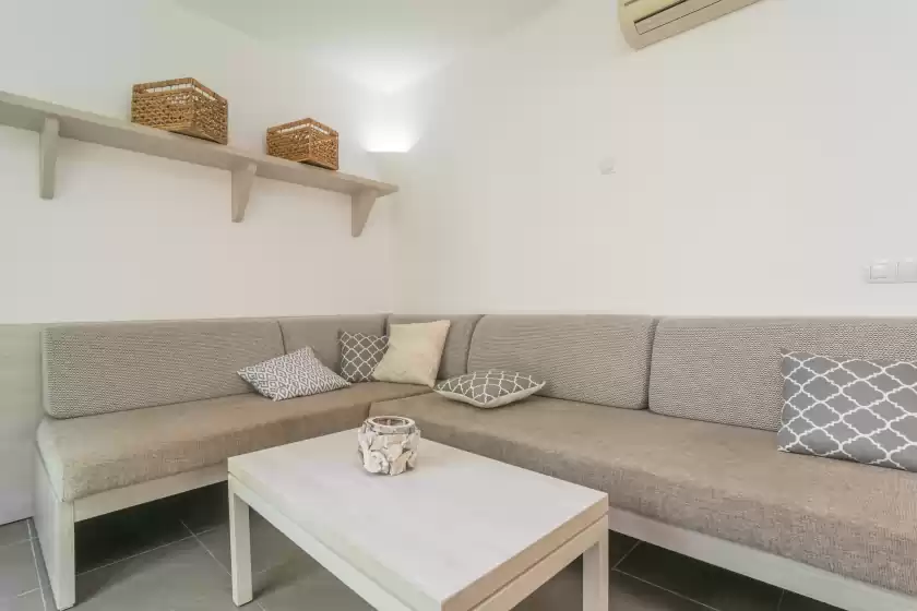 Holiday rentals in Villa blanca, Cala Ferrera