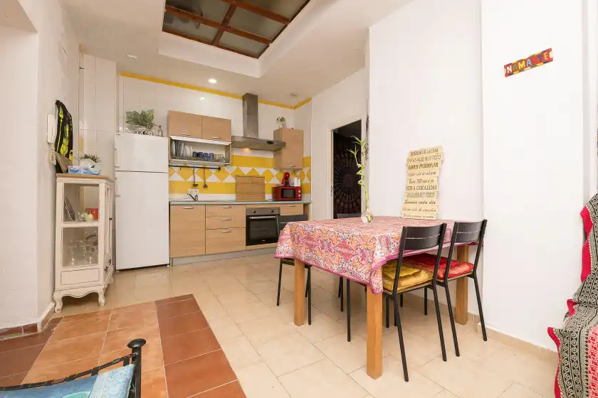 Holiday rentals in The hipiie house, Cádiz