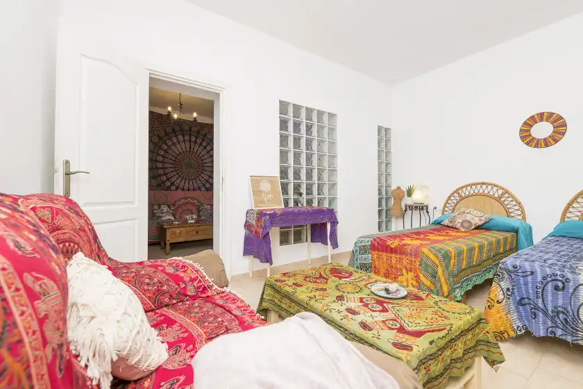 Holiday rentals in The hipiie house, Cádiz