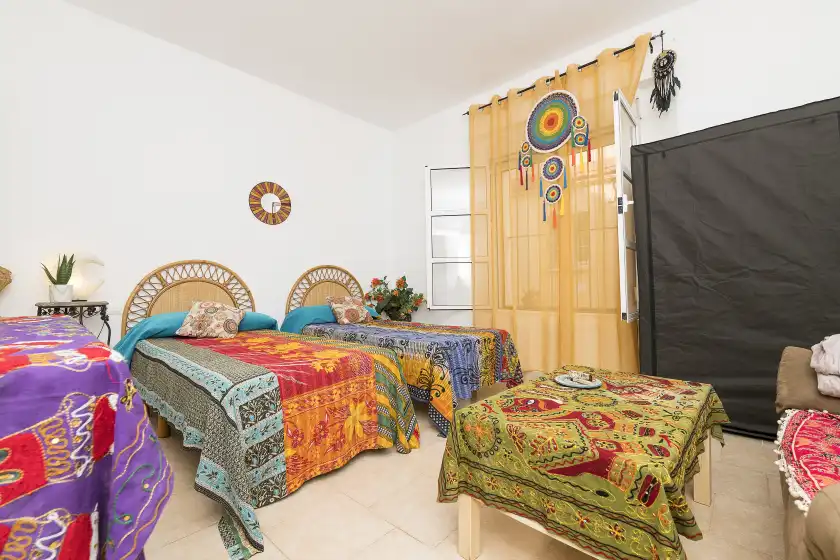 Holiday rentals in The hipiie house, Cádiz