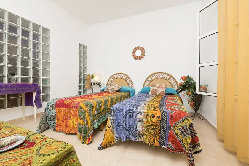 Holiday rentals in The hipiie house, Cádiz