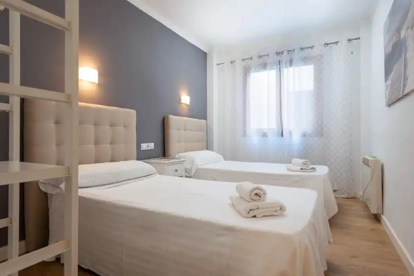 Holiday rentals in Antic 101, s'Illot