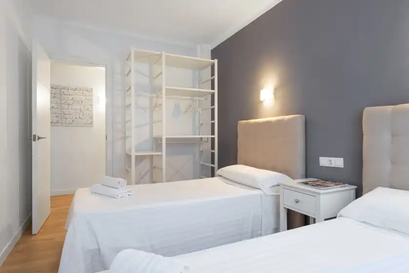 Holiday rentals in Antic 101, s'Illot