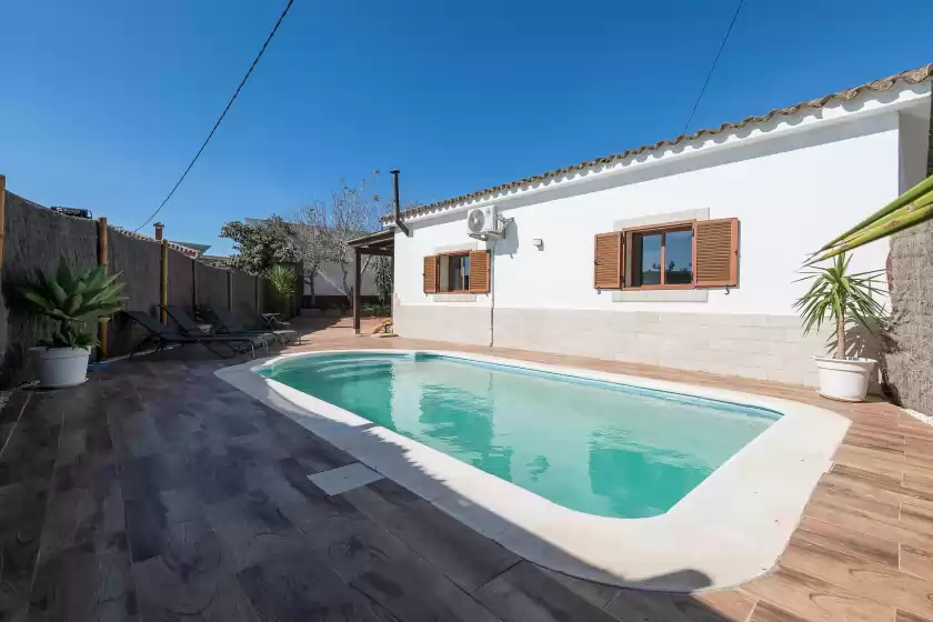 Holiday rentals in Casa roja