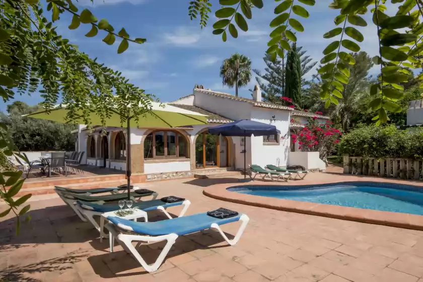 Holiday rentals in Alison