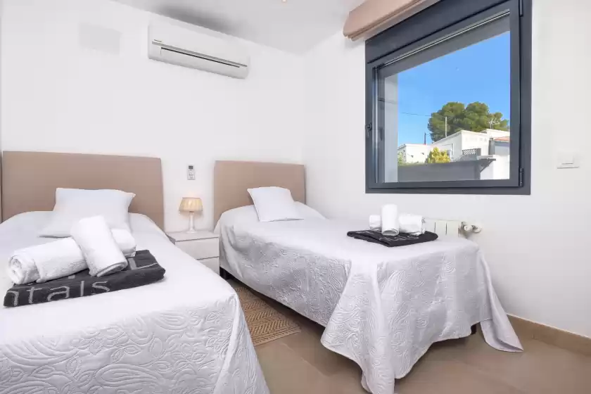 Holiday rentals in Feliz, Fanadix