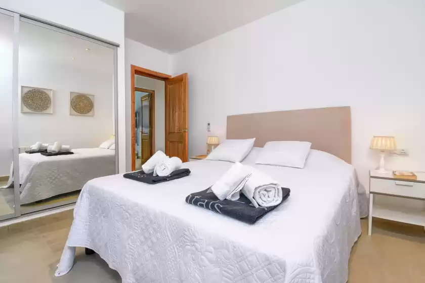 Holiday rentals in Feliz, Fanadix