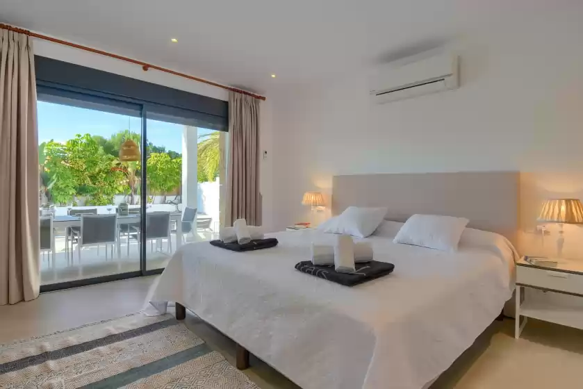 Holiday rentals in Feliz, Fanadix