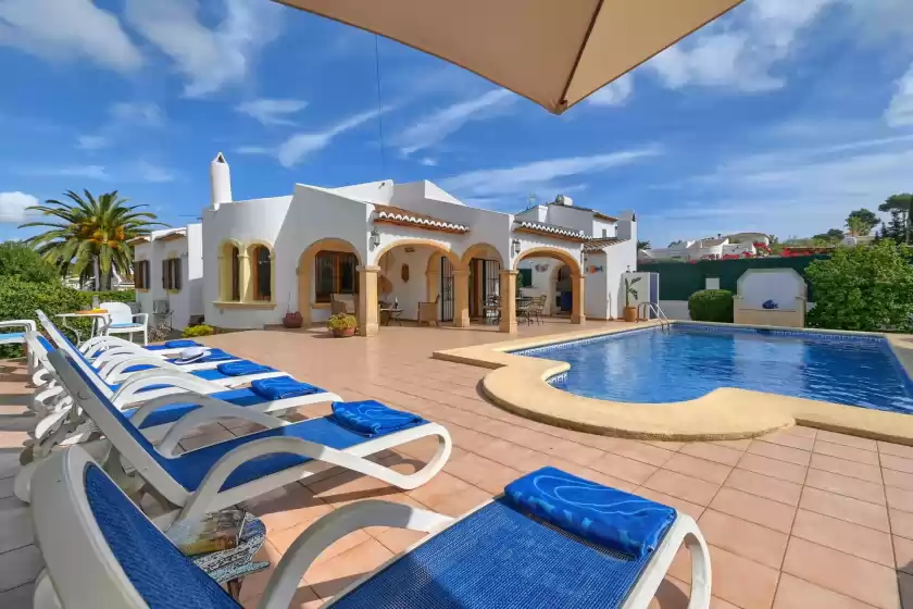 Holiday rentals in Arearea