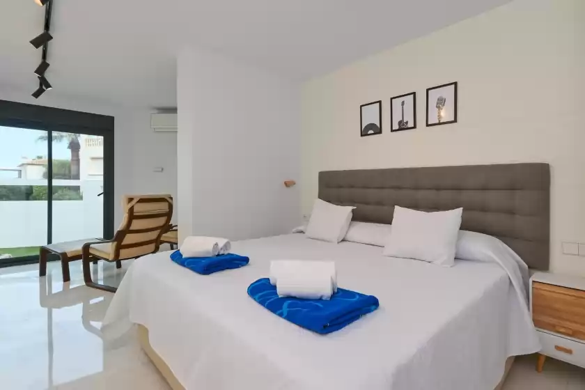 Holiday rentals in Anna y emma, La Pedrera