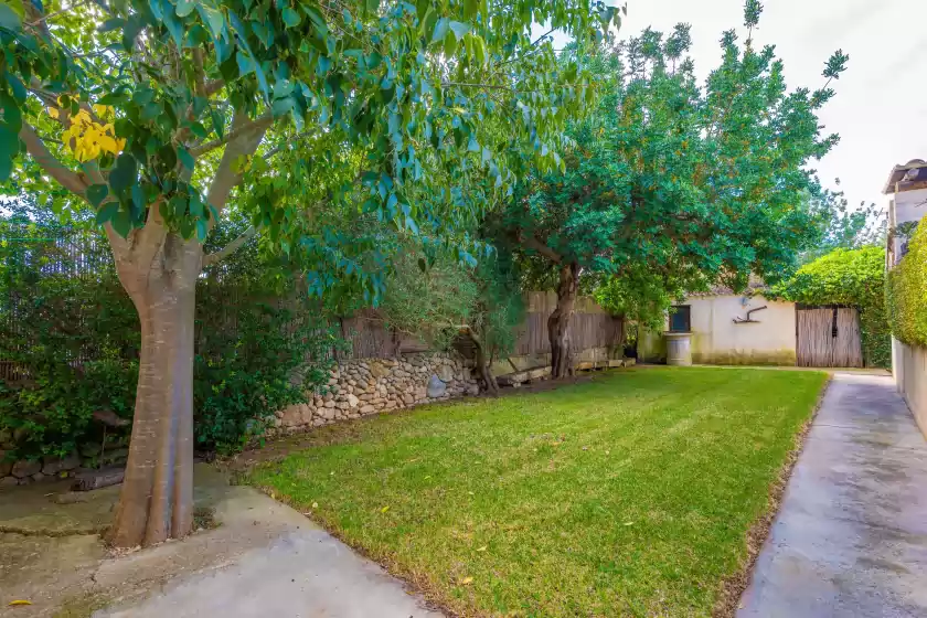 Holiday rentals in Sa sort llarga, Moscari