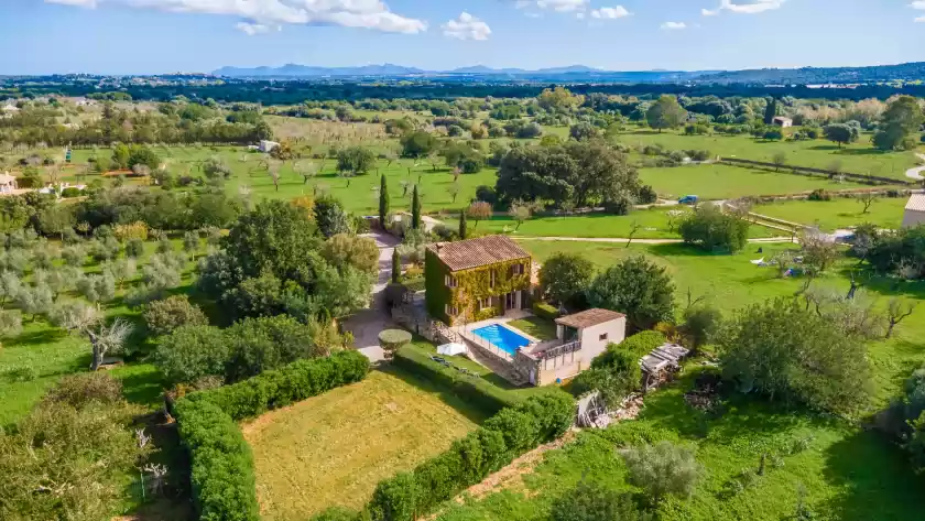 Holiday rentals in Sa sort llarga, Moscari