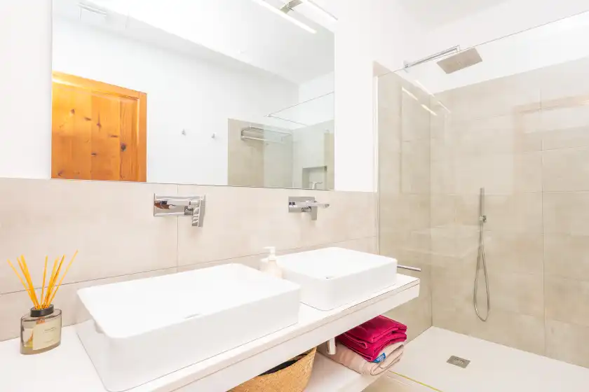 Holiday rentals in Can serp, Alaró