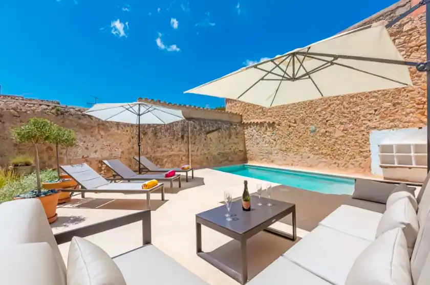 Holiday rentals in Can serp, Alaró