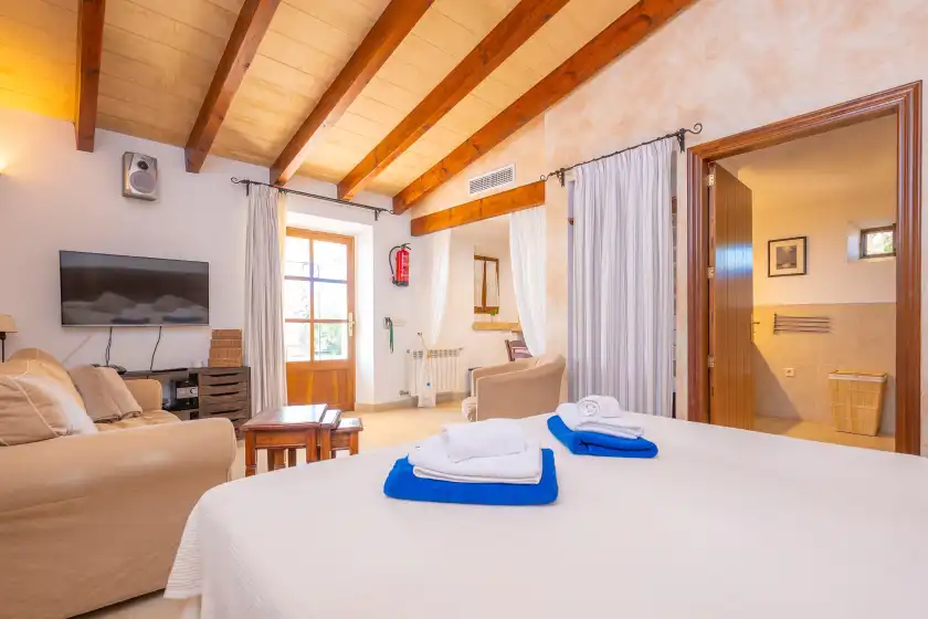 Holiday rentals in Agroturismo mondrago (antic na martina), Portopetro