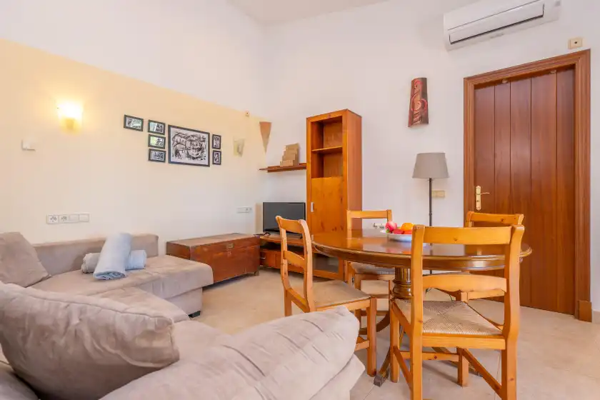 Holiday rentals in Agroturismo mondrago (antic na martina), Portopetro