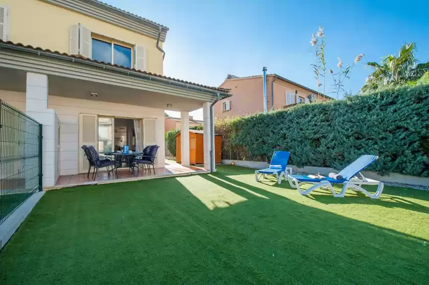 Holiday rentals in Poriol