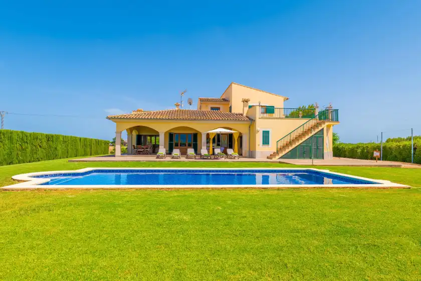Holiday rentals in Es mussol