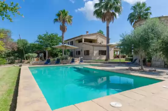 Villa for 10 guests . With Pool, Air conditioning, Wifi and Optional FREE Cancellation  Sa resclosa in Búger, Mallorca, Illes Balears, España