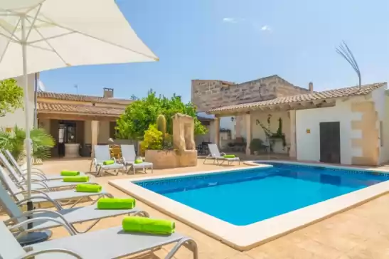 Villa for 10 guests . With Pool, Air conditioning, Wifi and Optional FREE Cancellation  Sa verdera in Maria de la Salut, Mallorca, Illes Balears, España
