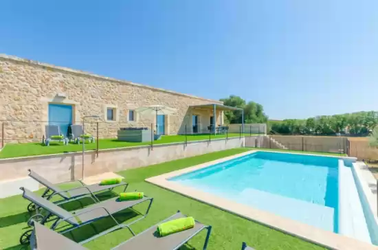 Villa for 6 guests . With Pool, Air conditioning, Wifi and Optional FREE Cancellation  Es gassons in Maria de la Salut, Mallorca, Illes Balears, España