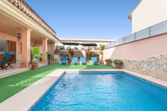 Villa for 8 guests . With Pool, Air conditioning, Wifi and Optional FREE Cancellation  Cas barber in Muro, Mallorca, Illes Balears, España