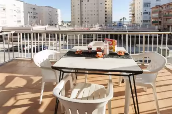 Apartamento para 6 huéspedes y Cancelación GRATUITA opcional  Niza en Grau i Platja, Gandia, Valencia, Comunitat Valenciana, España
