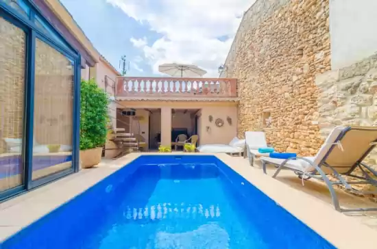 Villa for 10 guests . With Pool, Air conditioning, Wifi and Optional FREE Cancellation  Ca na missa 10 in Llubí, Mallorca, Illes Balears, España