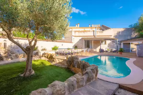 Villa for 6 guests . With Pool, Air conditioning, Wifi and Optional FREE Cancellation  Villalonga in Maria de la Salut, Mallorca, Illes Balears, España