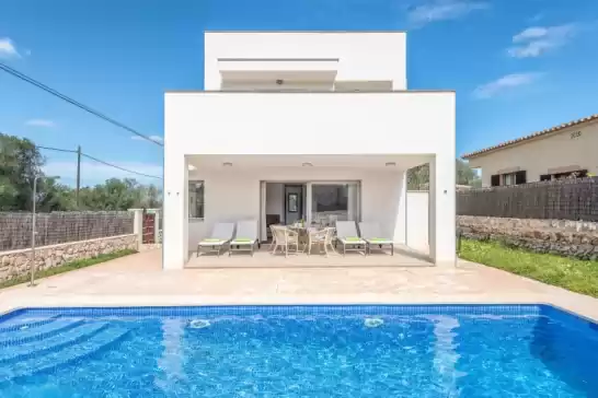Villa for 4 guests . With Pool, Air conditioning, Wifi and Optional FREE Cancellation  Garlanda 1 in Santanyí, Mallorca, Illes Balears, España