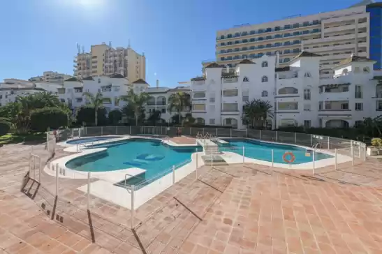 Apartment for 5 + 1 guests . With Pool, Air conditioning, Wifi and Optional FREE Cancellation  Benalmar playa in Benalmádena, Málaga, Andalucía, España