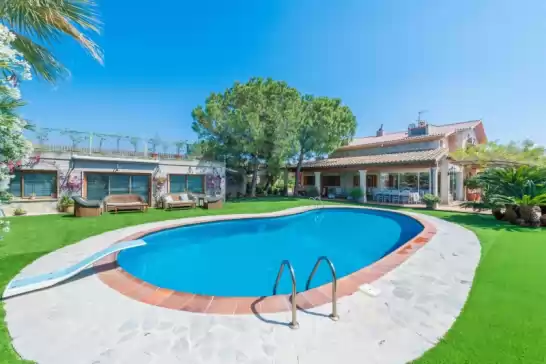 Villa for 16 guests . With Pool, Air conditioning, Wifi and Optional FREE Cancellation  Villa marjals 16 in Muro, Mallorca, Illes Balears, España