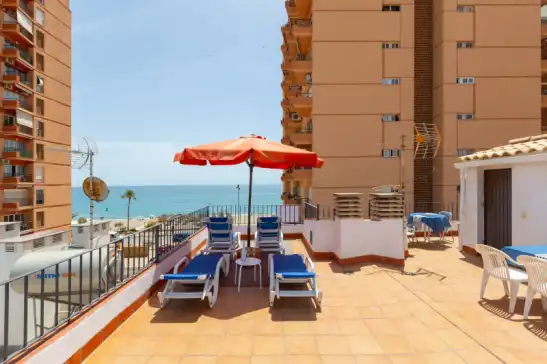 Apartamento para 4 + 2 huéspedes . Con Aire Acondicionado, Wifi y Cancelación GRATUITA opcional Atico castillo en Fuengirola, Málaga, Andalucía, España