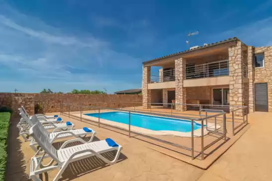 Villa para 4 huéspedes . Con Piscina, Aire Acondicionado, Wifi y Cancelación GRATUITA opcional  Finca castillo en Manacor, Mallorca, Illes Balears, España