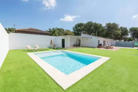 Villa for 7 guests . With Pool, Wifi and Optional FREE Cancellation  Islas marquesas i in Chiclana de la Frontera, Cádiz, Andalucía, España