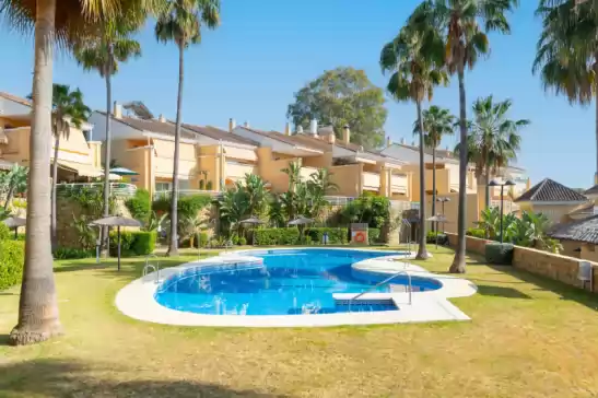 Apartment for 4 guests . With Pool, Air conditioning, Wifi and Optional FREE Cancellation  Aguamarina gamonal in San Pedro de Alcántara, Marbella, Málaga, Andalucía, España