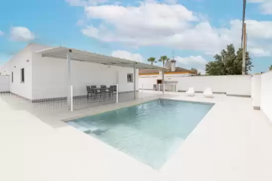 Villa für 2 + 4 gäste . Mit Pool, Klimaanlage, Wifi und Optionale GRATIS Stornierung  Miamar 1 in Chiclana de la Frontera, Cádiz, Andalucía, España